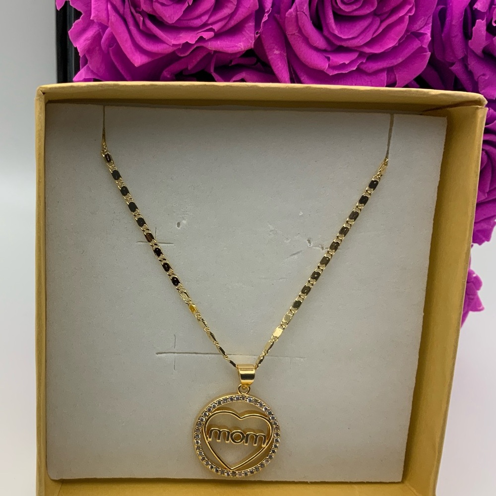 Gold 'Mom' Heart Pendant Necklace